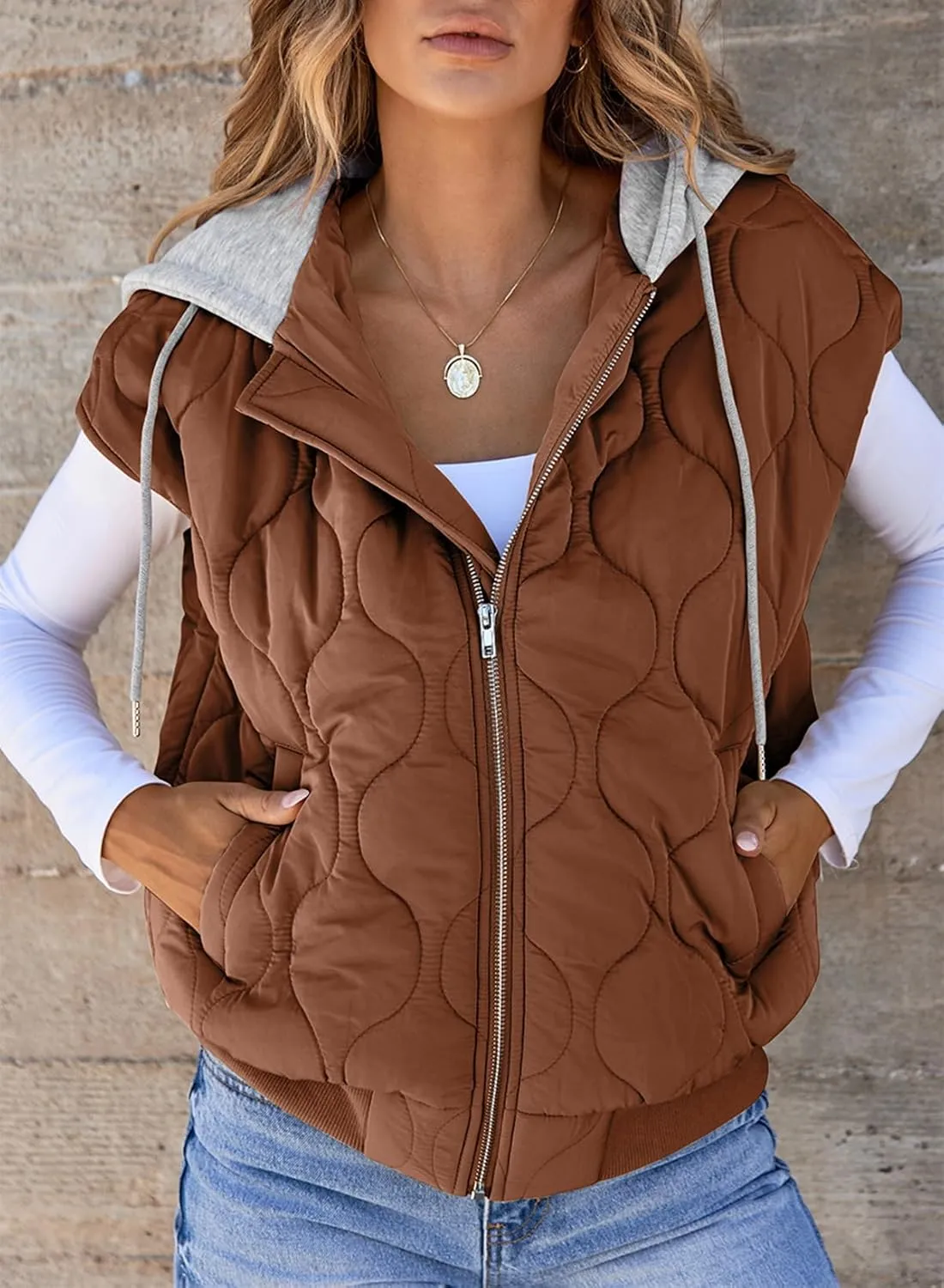 EVALESS Hooded Puffer Vest Women 2024 Zip Up Sleeveless Quilted Vests with Pockets