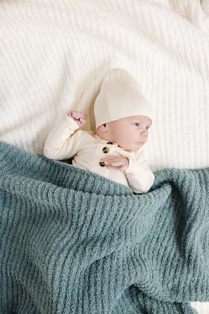 Knotted Gown, Scout