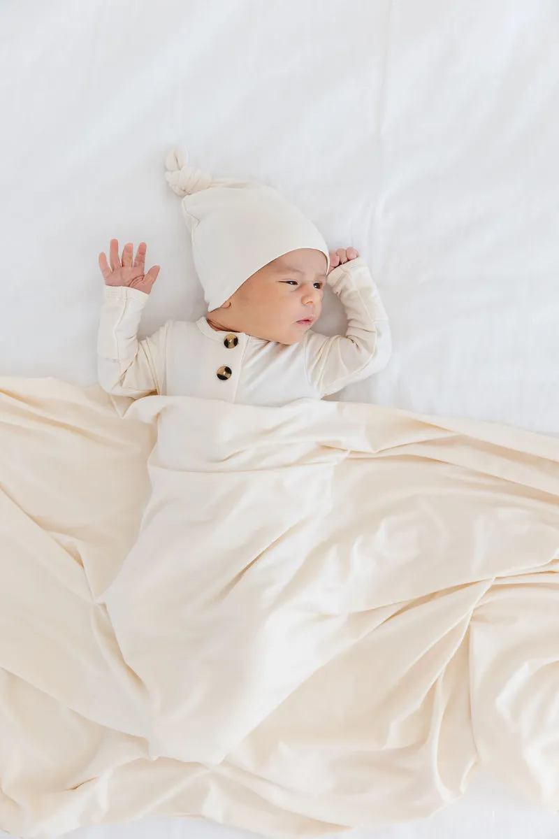 Knotted Gown, Scout