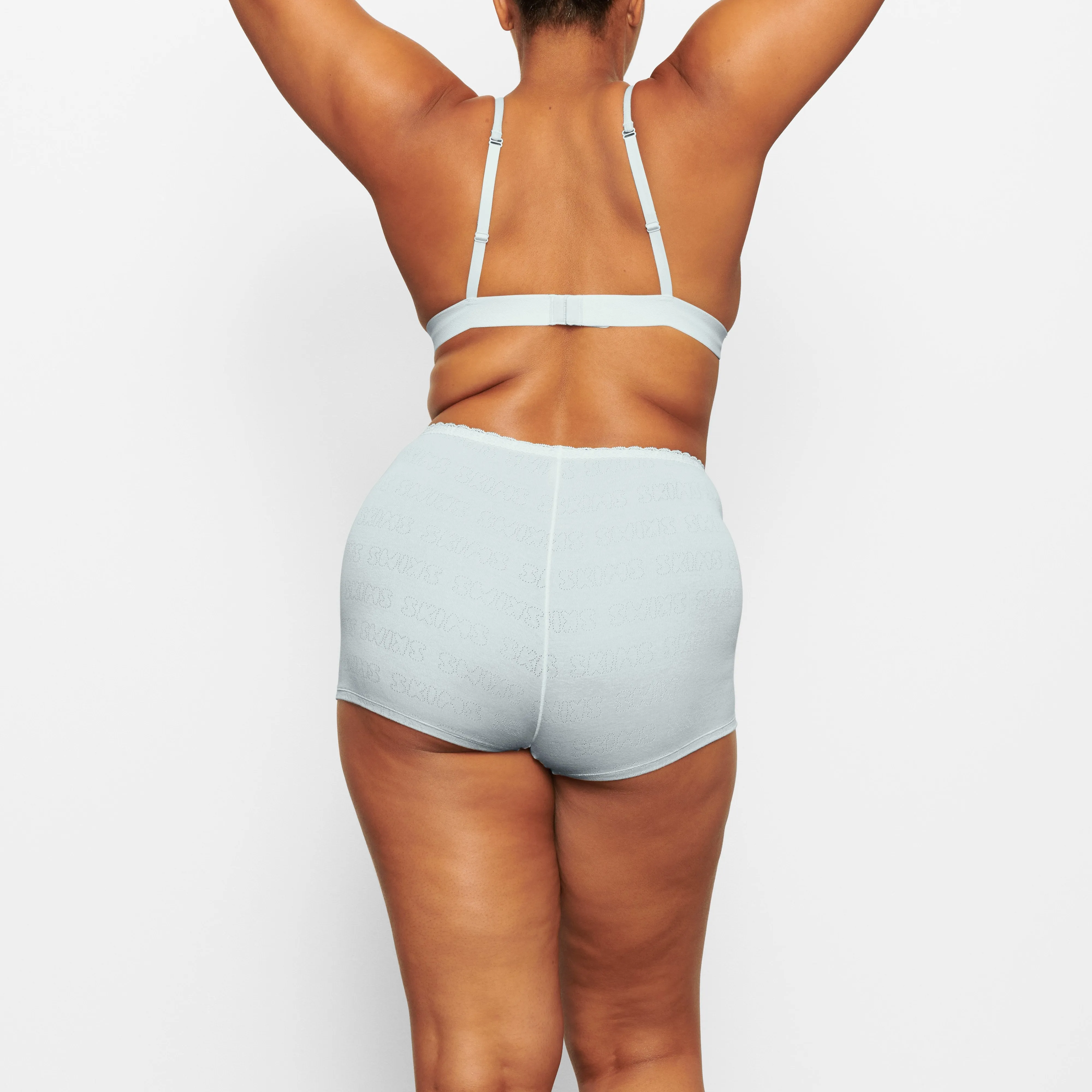 LACE POINTELLE HOT SHORT | SKY