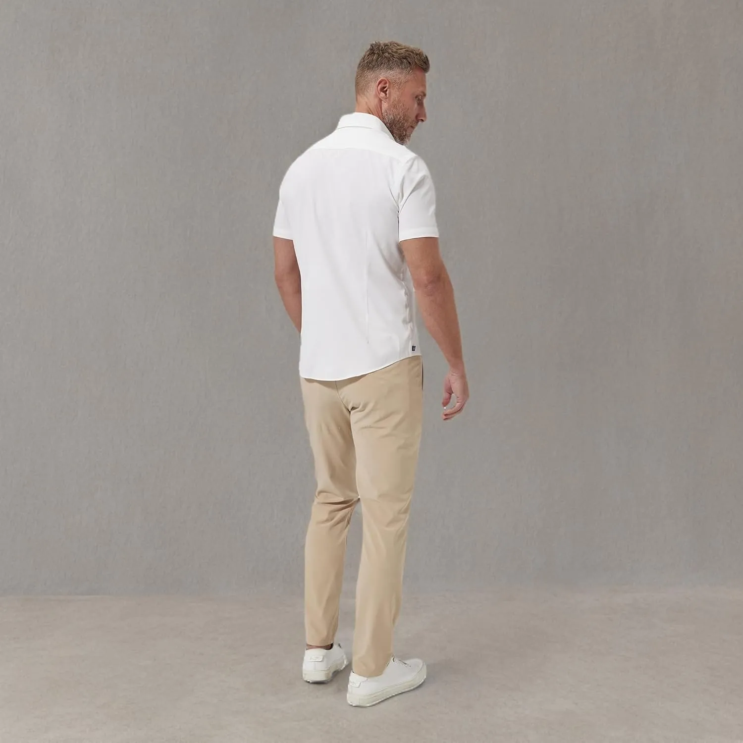 Mizzen Main Leeward Wrinkle-Resistant Short-Sleeve Button-Up Performance Men's Dress Shirt with 4-Way Stretch, Trim Fit