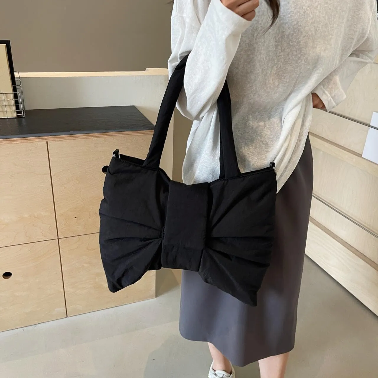 Trendy Bow Design Shoulder Crossbody Bags for Women Quilted Large Nylon Hobos Handbags and Purses Lightweight